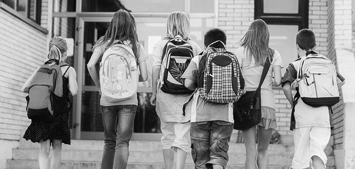 niños colegio distancia