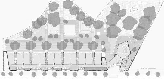 Planta del proyecto escuela infantil municipal Mestalla, Valencia, año 2018. La presencia del verde y de grandes espacios libres con arena para dejar a libre elección el juego y la experimentación. Estudio de arquitectura Murad-García. Fuente: muradgarcia.com