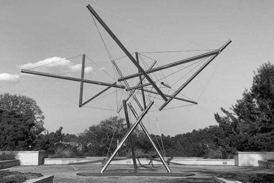 Ejemplo de tensegridad: Kenneth Snelson Sculpture - Tree I (1979–198).