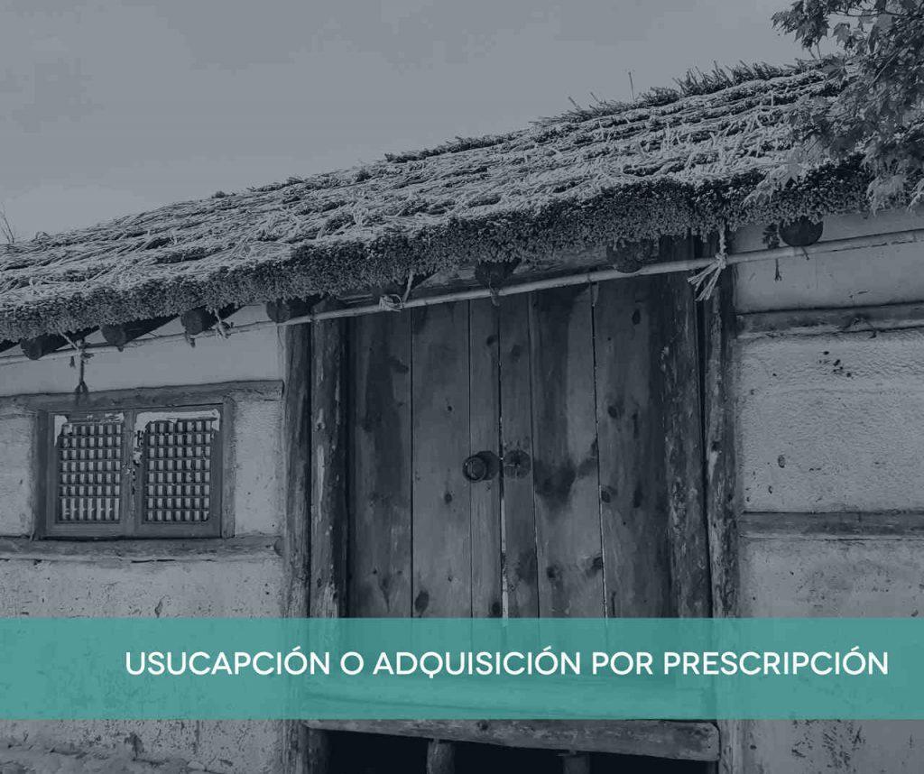 La usucapión es una figura del derecho romano vigente en España por la que se puede adquirir la propiedad de un bien (mueble o inmueble) por haber sido su poseedor durante mucho tiempo